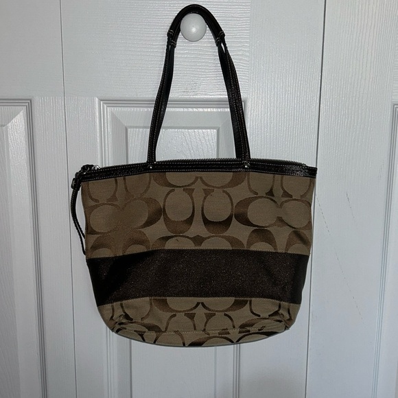 Coach Handbags - COACH purse